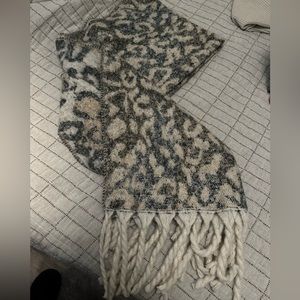 Oversized cozy scarf